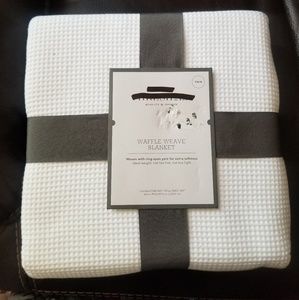 Waffle weave twin blanket white